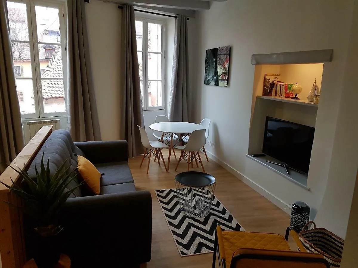 Appartement Design Appart O'Prison.. Canal View & Old Prisons à Annecy 0*,  France